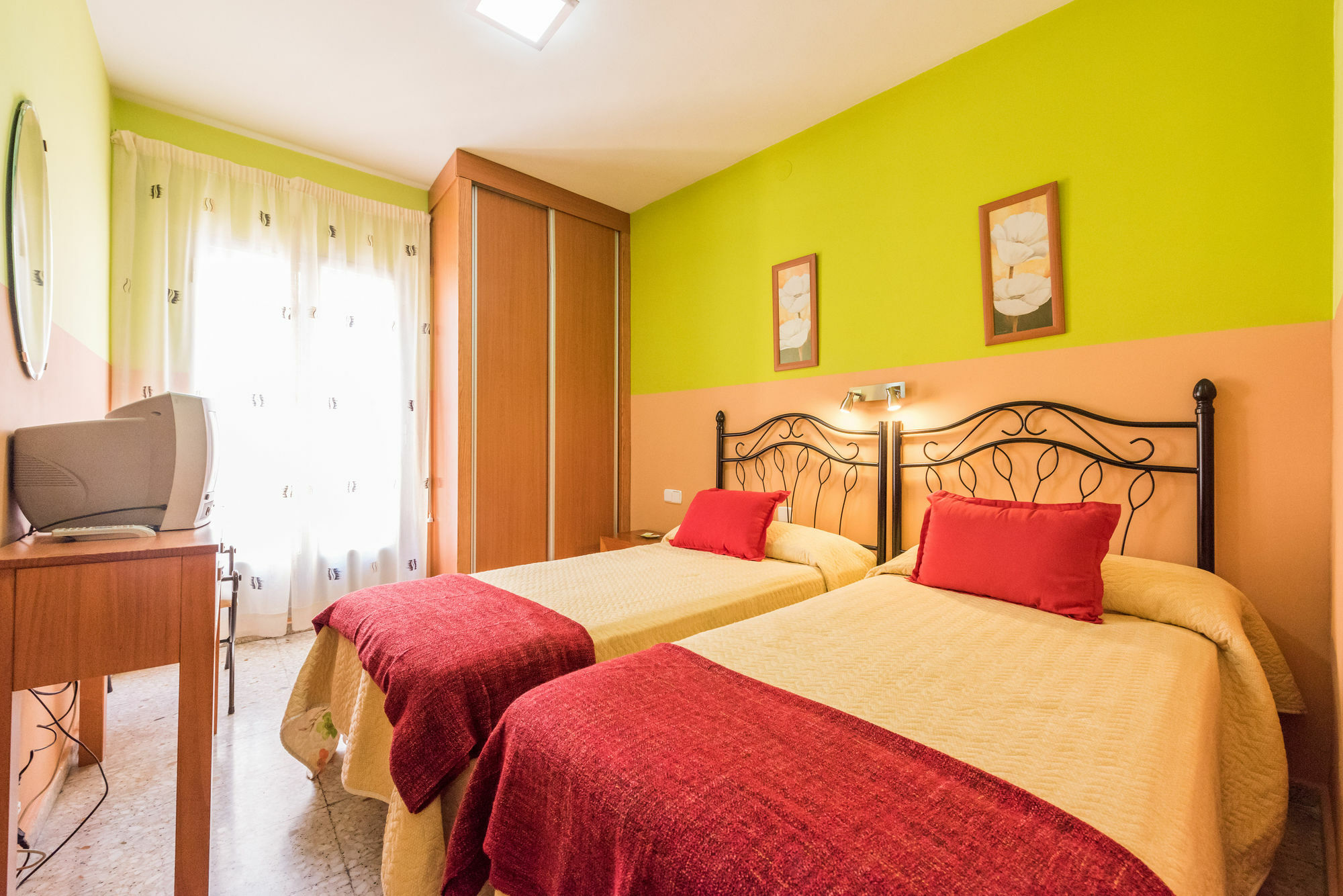 Hostal Arkanta Arganda Del Rey Exterior photo