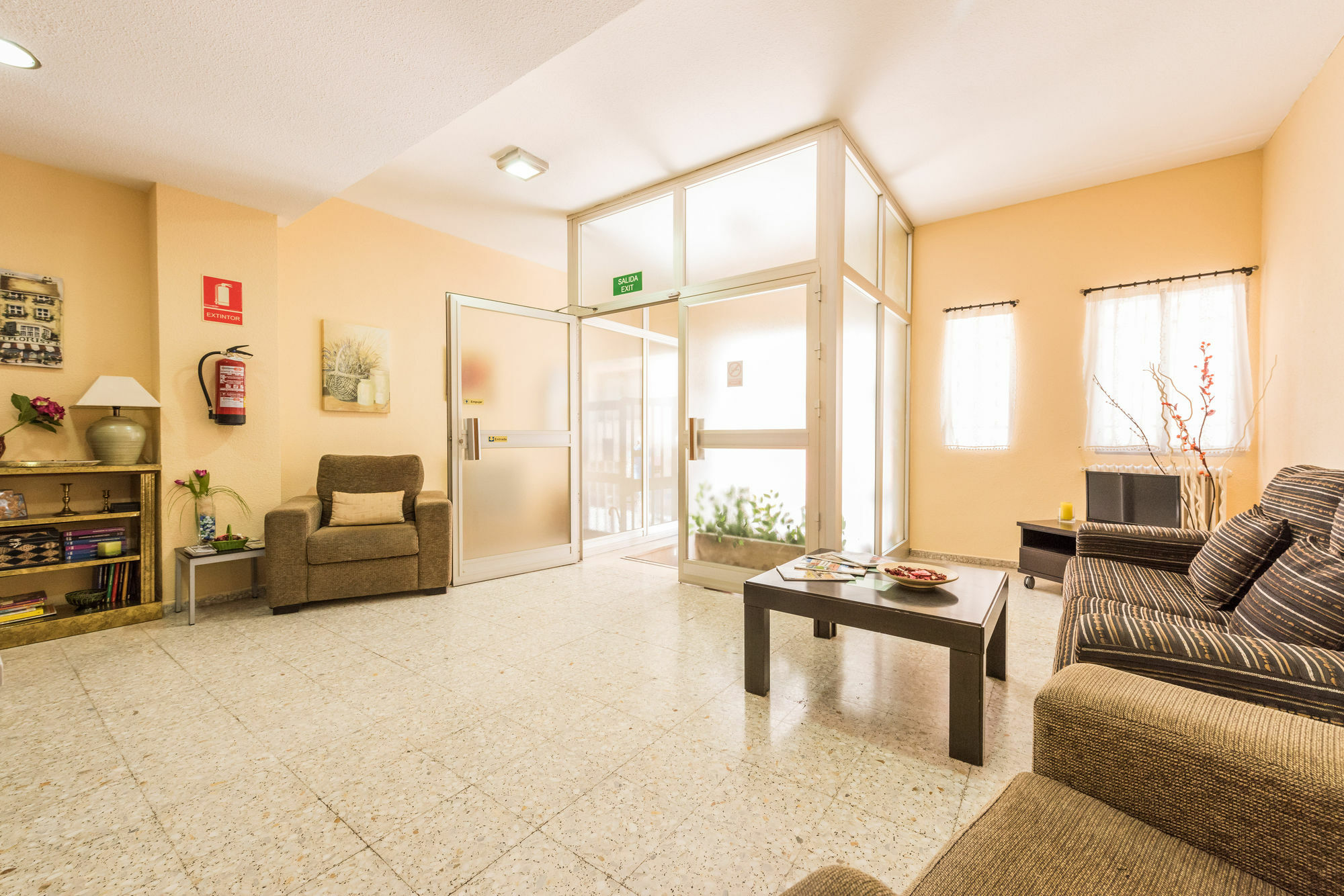 Hostal Arkanta Arganda Del Rey Exterior photo