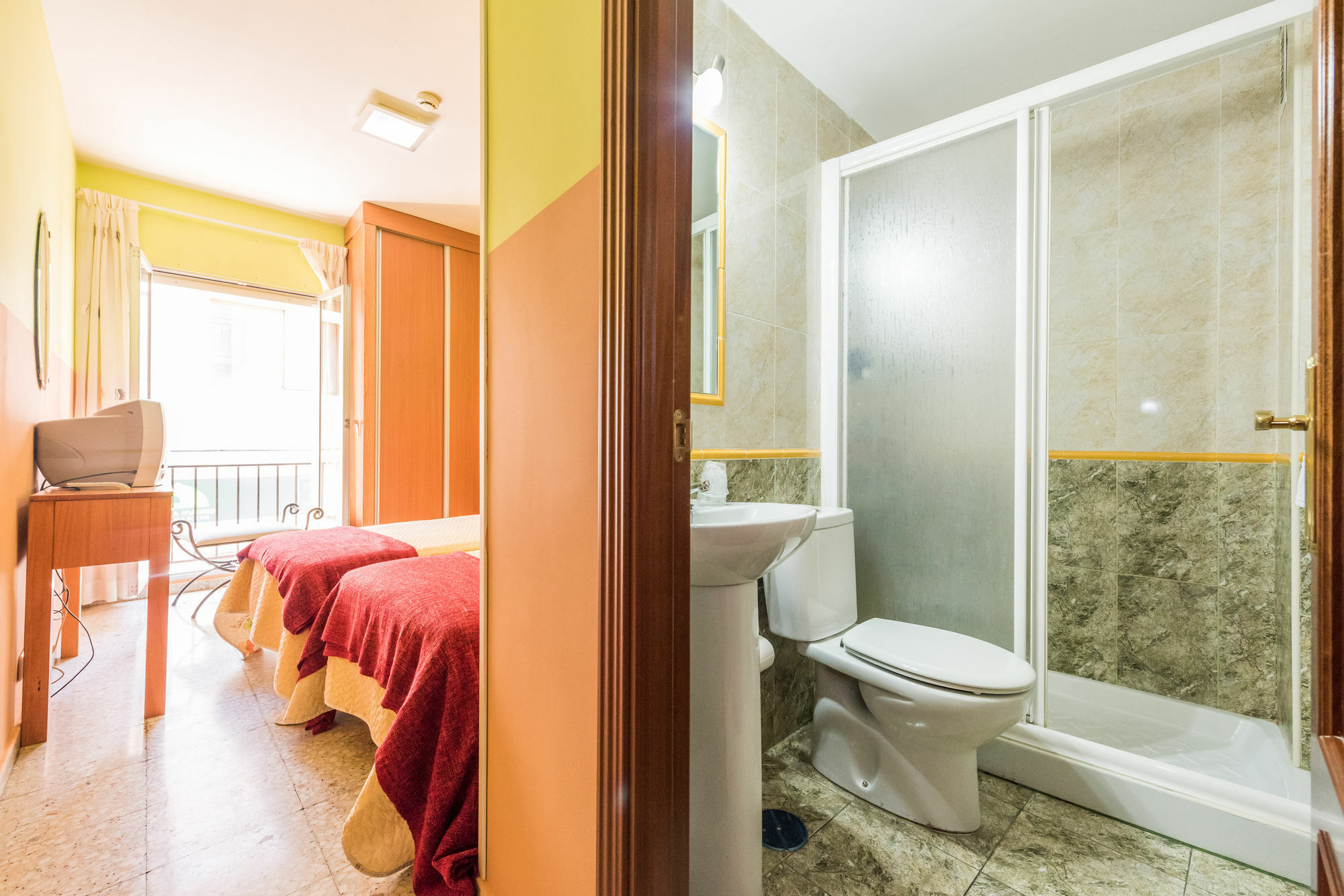Hostal Arkanta Arganda Del Rey Exterior photo