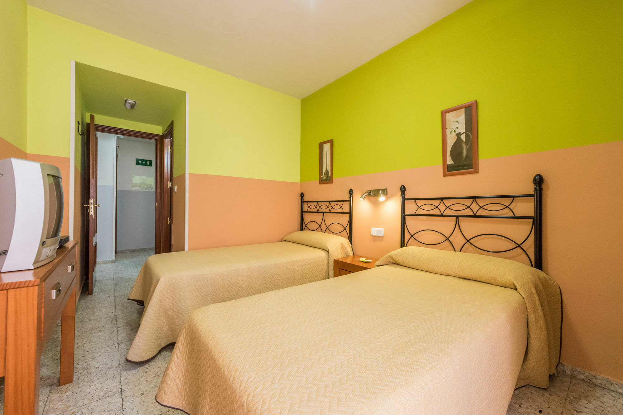 Hostal Arkanta Arganda Del Rey Exterior photo