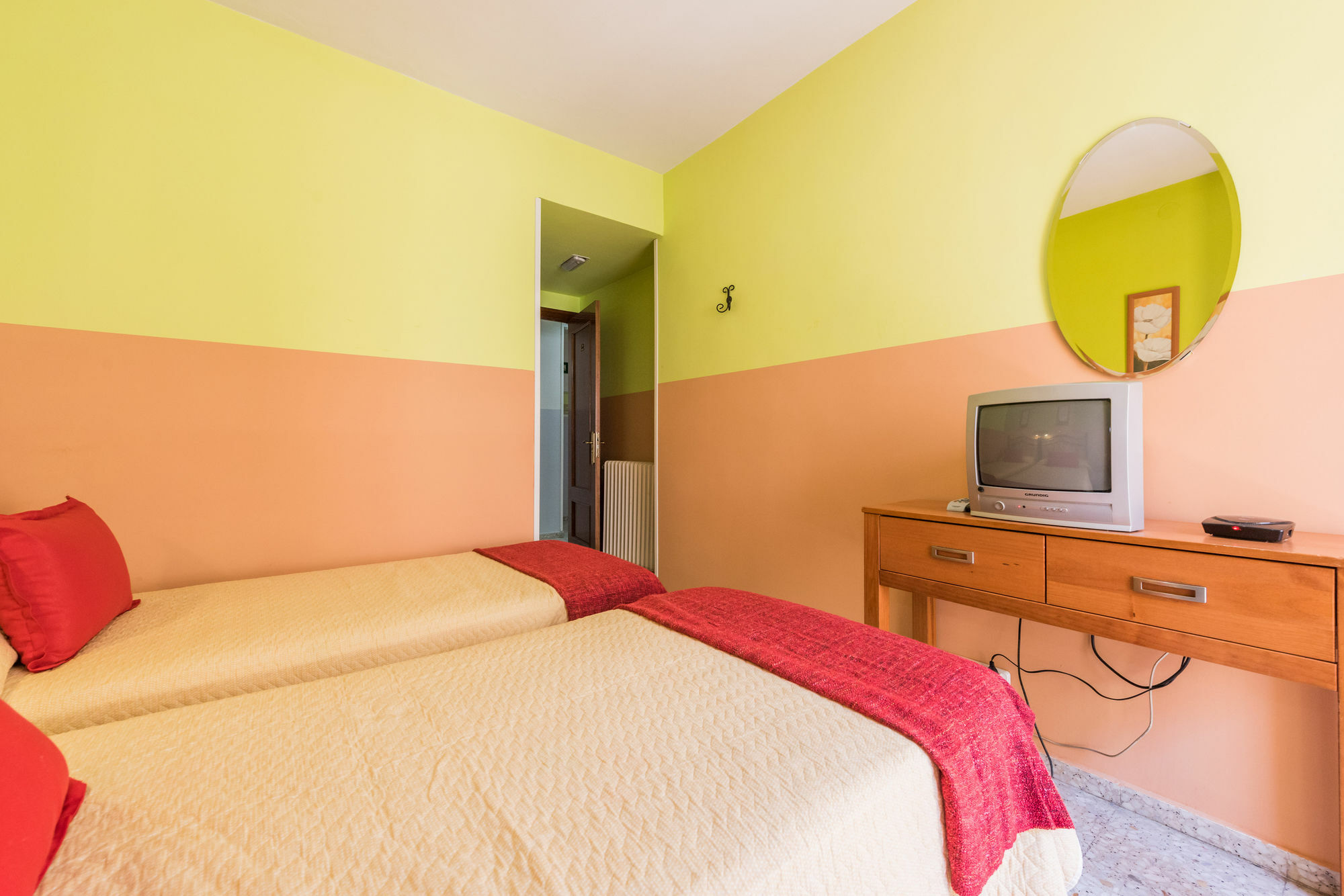 Hostal Arkanta Arganda Del Rey Exterior photo