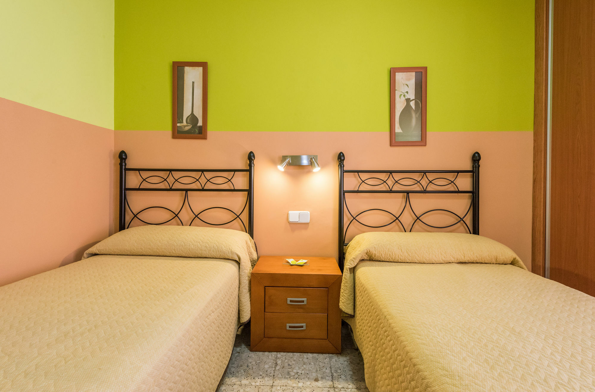 Hostal Arkanta Arganda Del Rey Exterior photo