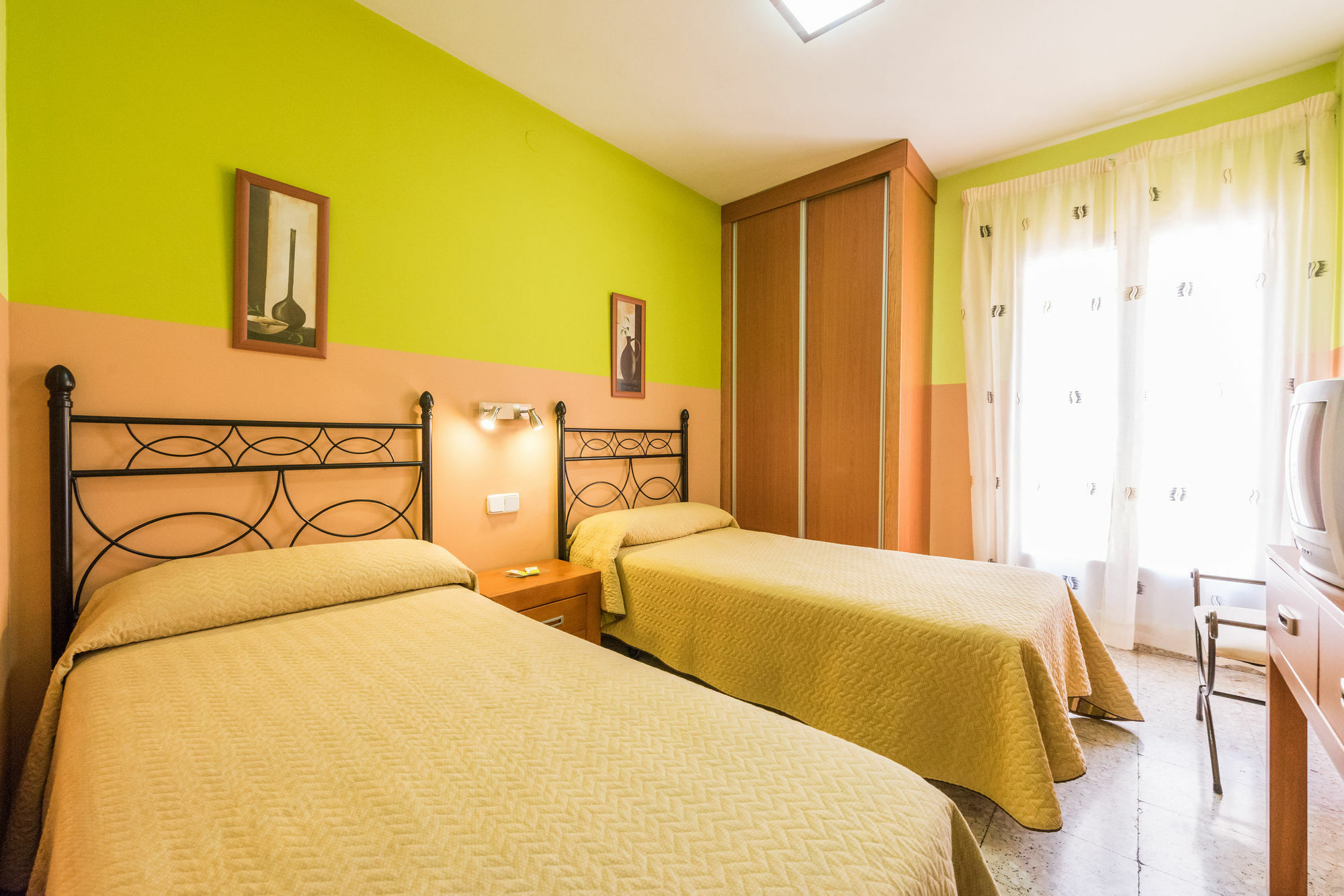 Hostal Arkanta Arganda Del Rey Exterior photo