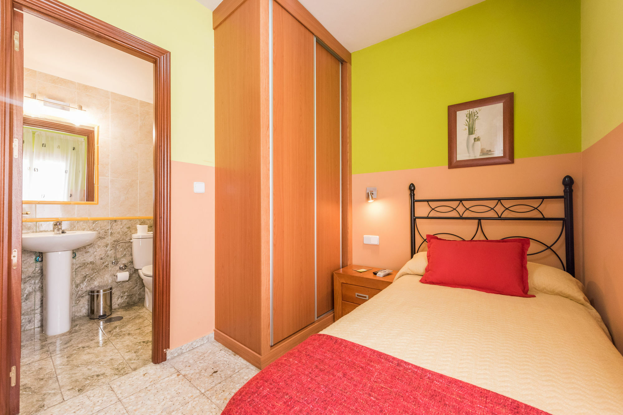 Hostal Arkanta Arganda Del Rey Exterior photo