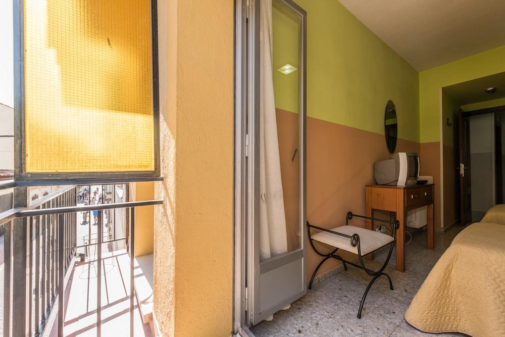 Hostal Arkanta Arganda Del Rey Exterior photo